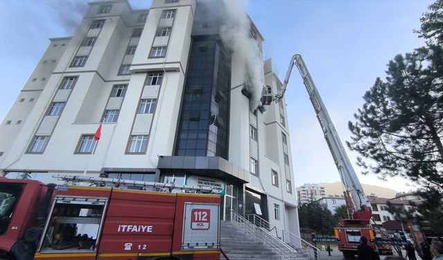 Kahramanmaraş'ta özel öğrenci yurdu yangında hasar gördü