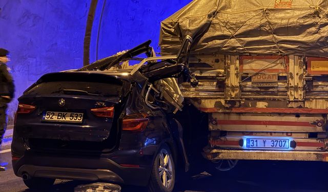 Kahramanmaraş'ta tıra çarpan SUV tipi araçtaki 1 kişi öldü, 4 kişi yaralandı