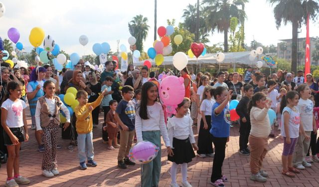 Hatay'da kanseri yenen 3 yaşındaki Tamer Talha için gökyüzüne balonlar bırakıldı