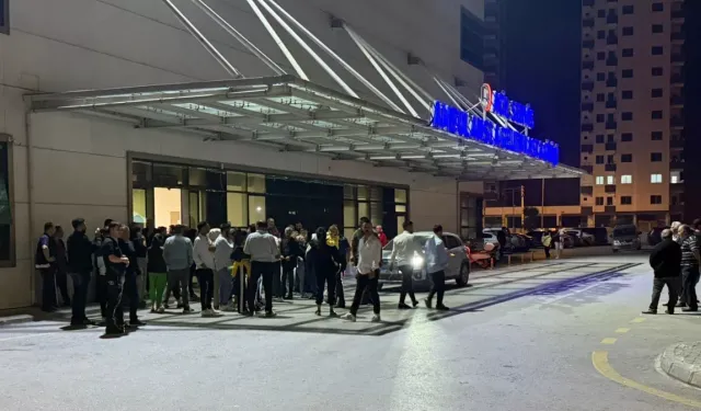 Düğün salonu önünde çıkan tartışmada 5 kişi silahla yaralandı