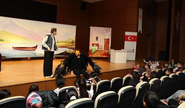 Büyükşehir’den Afşin ve Göksun’da Miniklere Özel Tiyatro Gösterisi