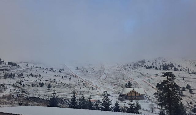 Bolu'nun yüksek kesimlerine kar yağdı