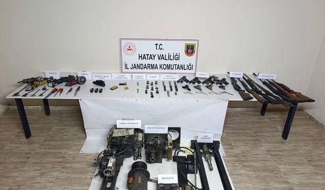 Hatay'da bir evde ruhsatsız 8 tabanca ve 4 av tüfeği ele geçirildi