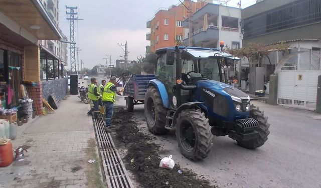 Mazgal ve tahliye kanalları atıklardan arındırıldı