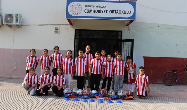Okullara spor malzemesi dağıtıldı