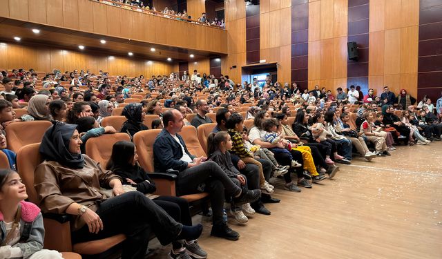 Çocuklar Büyükşehir’in Gösterisiyle Eğlence Dolu Bir Gün Geçirdi