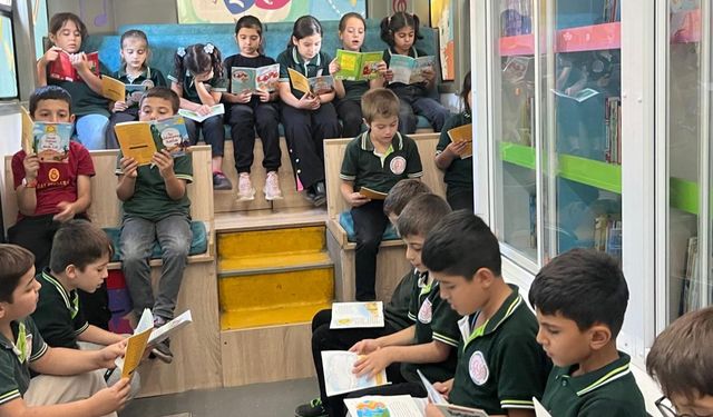 Bir Otobüs Bin Hayal; Mobil Çocuk Kütüphanesi Çocuklarla Buluştu