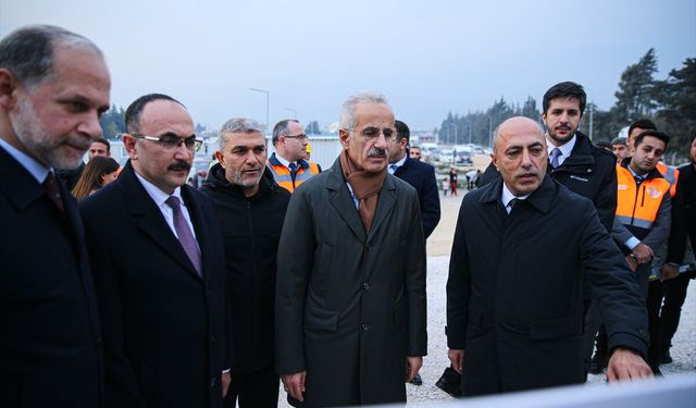 Bakan Uraloğlu, Hatay'da devam eden yol yapım çalışmalarını inceledi: