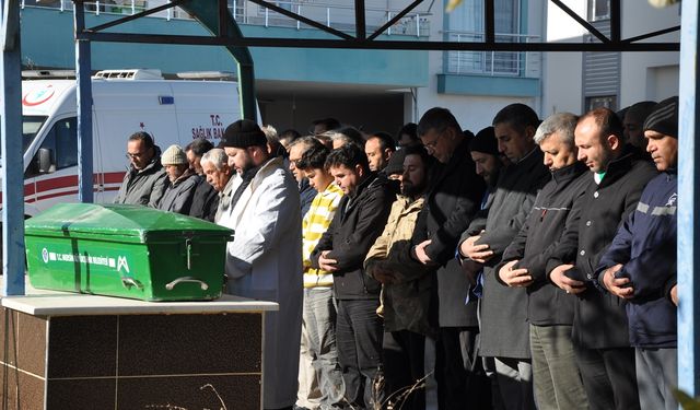 Müstakil evde çıkan yangında ölen iki kardeşin cenazeleri defnedildi