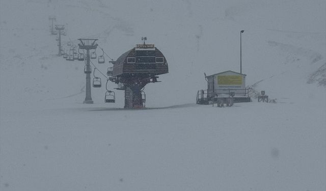 Yedikuyular Kayak Merkezi'nde kar kalınlığı yarım metreye ulaştı