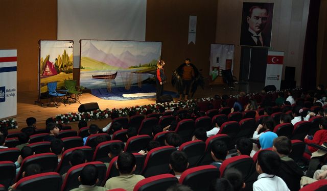 Büyükşehir’den Osmaniye’ye Kültür Köprüsü; “Ronnie Göldeki Fısıltı” Miniklerle Buluştu