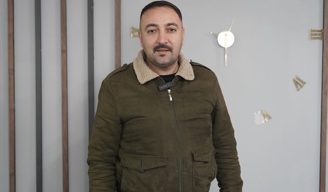 Kahramanmaraş'ta bir aile, kar nedeniyle yollar kapanınca misafirliğe iş makinesiyle gitti