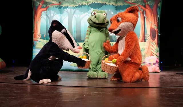 Büyükşehir, “Sevimli Dinozor Dobizor” ile Minikleri Sanatla Buluşturdu