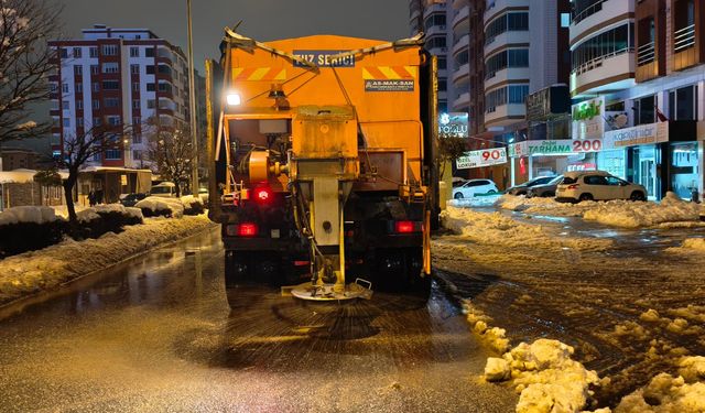 Şehir Merkezinde Arterler Ulaşıma Açık, Buzlanmaya Geçit Yok