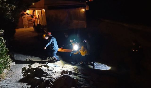 Alanya'da kayalıktan düşerek yaralanan kişi kurtarıldı