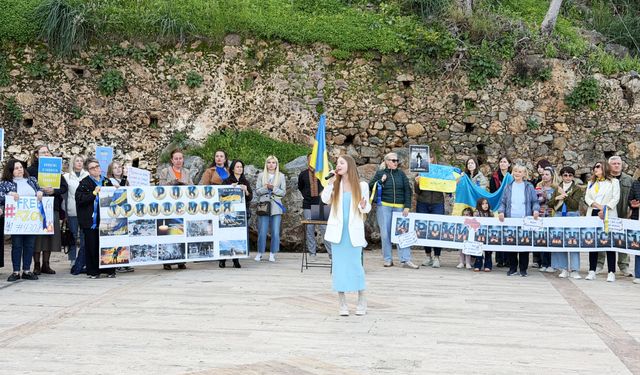 Alanya'da Rusya-Ukrayna savaşının 4. yıl dönümü dolayısıyla etkinlik düzenlendi