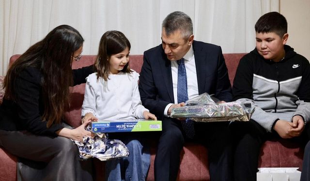 Enkazdan 72 saat sonra anne kucağında çıkan Hazal'ın umre hayali gerçek oluyor