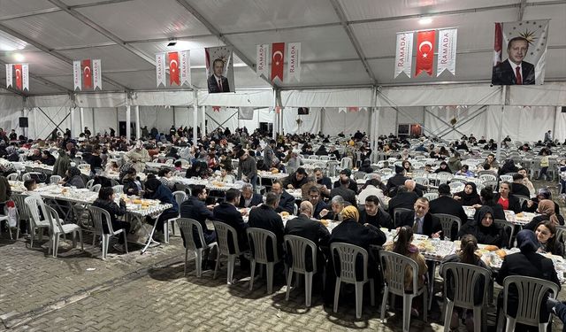 AK Parti Genel Başkan Yardımcısı Kaya, 'Çocuk gülerse dünya güler' iftar programına katıldı