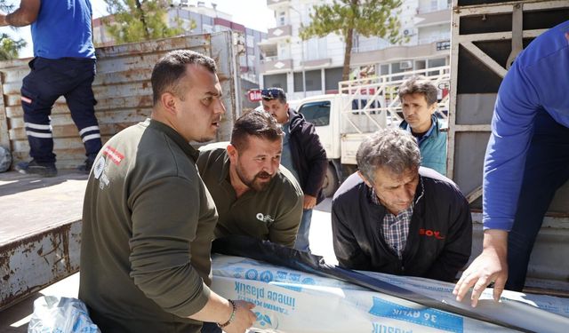 Hortumdan zarar gören seralar için üreticilere naylon desteği