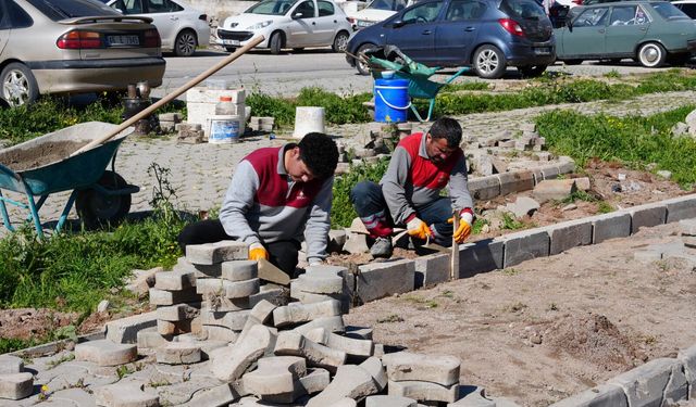 Onikişubat Belediyesi’nden 9 farklı mahallede kaldırım ve yol çalışması