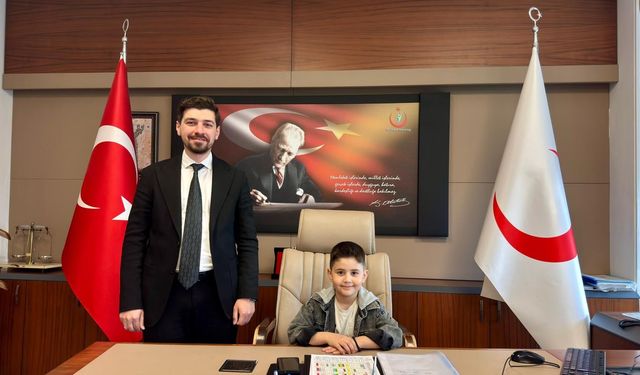 Minik Başhekimden Büyük Mesajlar: 23 Nisan’da Koltuk Ömer Asaf’ın Oldu