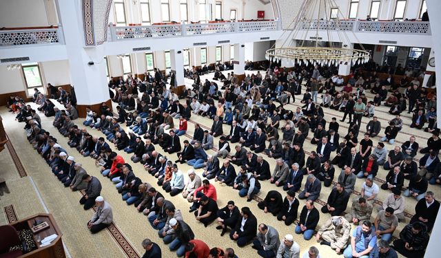 Ayser Çalık Ortaokulu’nda Hayatını Kaybedenler için KSÜ Merkez Cami’de Mevlit Programı Düzenlendi