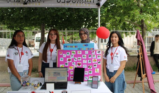 Kahramanmaraş'ta TÜBİTAK 4006 Bilim Fuarı düzenlendi