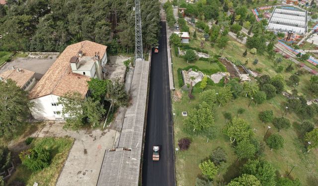 Büyükşehir, Hacı Bayram Veli Mahallesi’nde 31015. Sokak’ı Sıcak Asfaltla Buluşturuyor