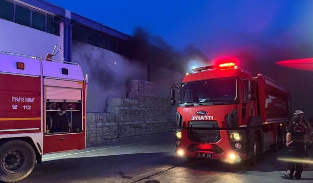 Kahramanmaraş'ta tekstil fabrikasında yangın çıktı