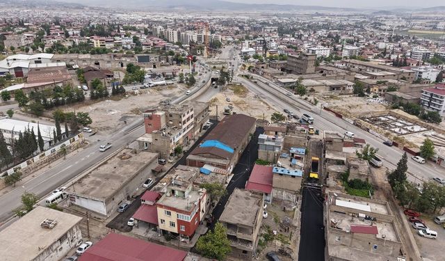 Büyükşehir, Menderes Mahallesi’nde Sıcak Asfalt Serimine Başladı
