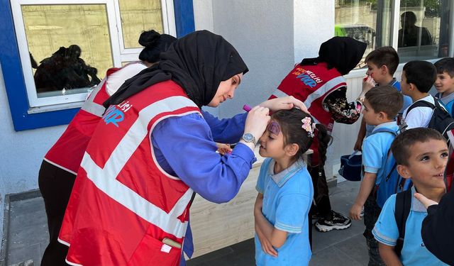 Büyükşehir’in Gençlik Meclisi Çocukların Neşesine Neşe Kattı