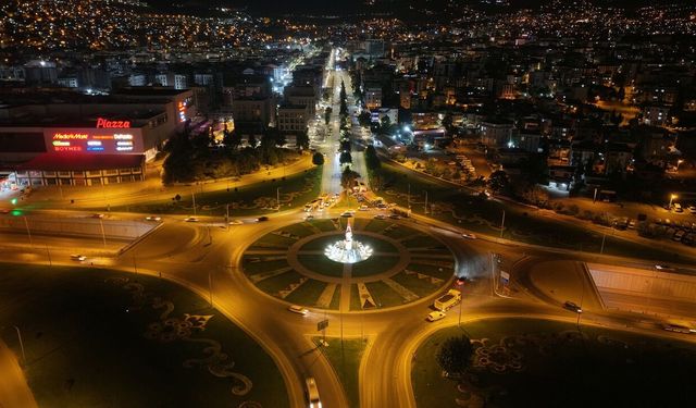 Büyükşehir, Azerbaycan Bulvarı’nın Son Kat Asfaltını Seriyor