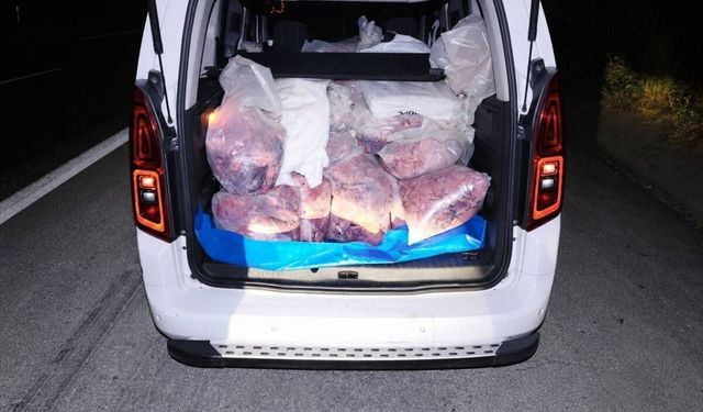 Sağlıksız koşullarda taşınan 877 kilogram sakatat ele geçirildi