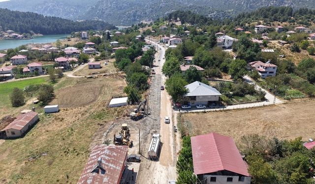 Büyükşehir, Andırın’da Bir Grup Yolunun Daha Konforunu Artırıyor