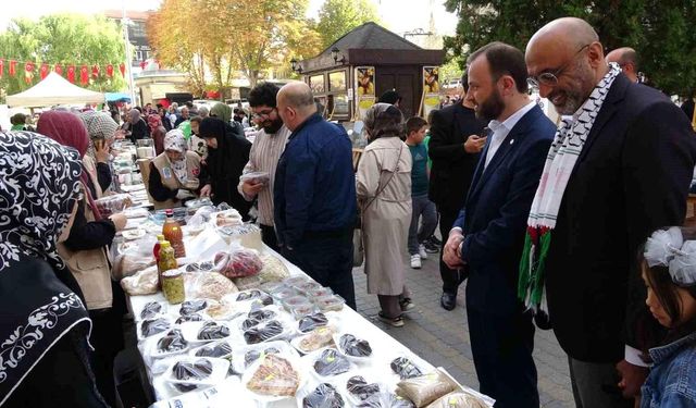 Kütahya'da Filistin için hayır çarşısı oluşturuldu