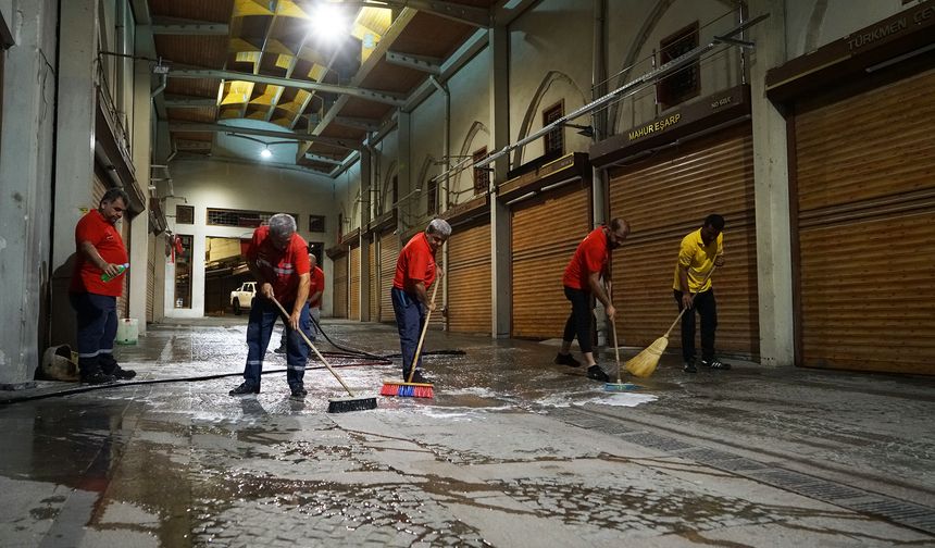 Büyükşehir’den Ticaret Kalbinde Kapsamlı Temizlik