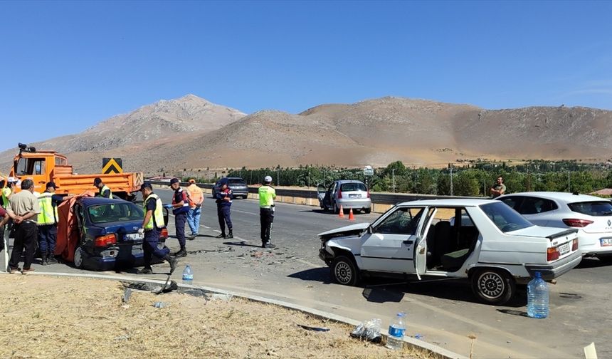 Kahramanmaraş'ta zincirleme trafik kazasında 1 kişi öldü, 8 kişi yaralandı