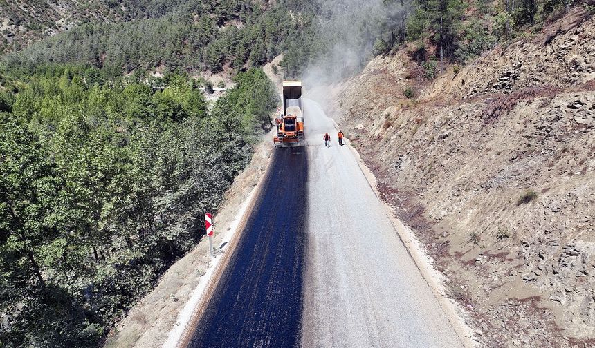Andırın ile Şehir Merkezi Ulaşımını 20 Kilometre Kısaltacak Yol Tamamlanıyor
