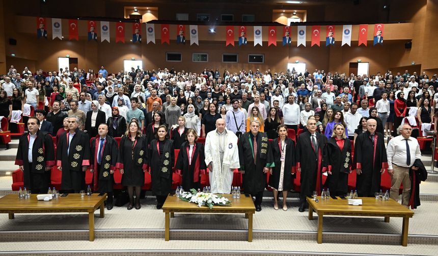 Kahramanmaraş Sütçü İmam Üniversitesi’nde Tıp Fakültesi Öğrencileri Beyaz Önlüklerini Giydi