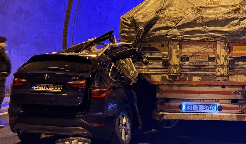 Kahramanmaraş'ta tıra çarpan SUV tipi araçtaki 1 kişi öldü, 4 kişi yaralandı