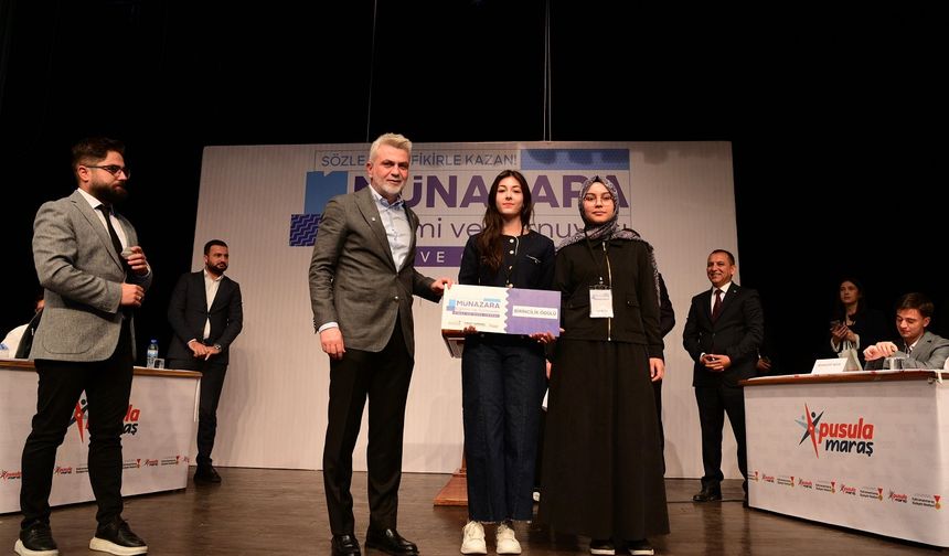 Gençlerin Sözü Geleceğe Işık Tuttu; Münazara Turnuvası Finali Nefes Kesti
