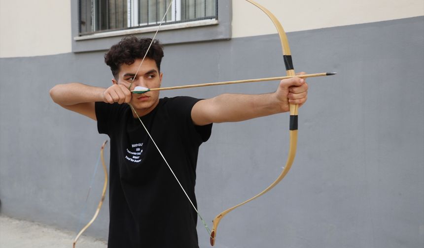 Dizilerden görüp merak saldığı okçulukta Türkiye rekoru kırdı