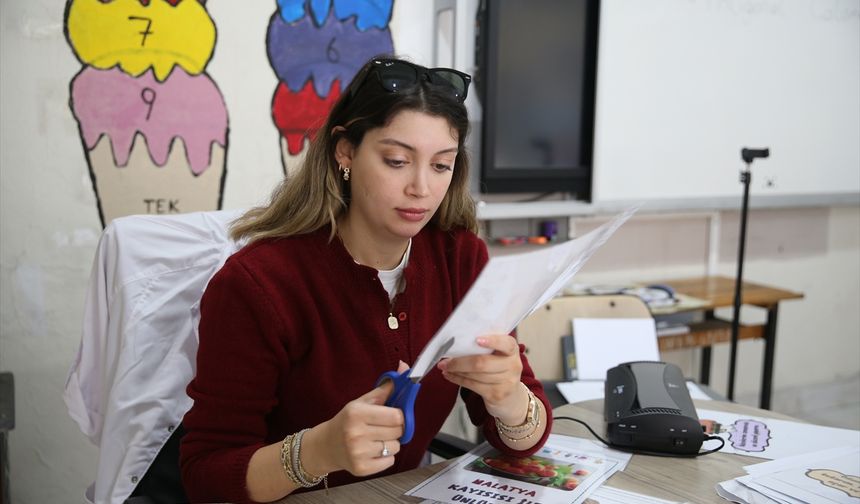 Tutku öğretmen görev yaptığı 17 öğrencili okulu azmiyle güzelleştirdi