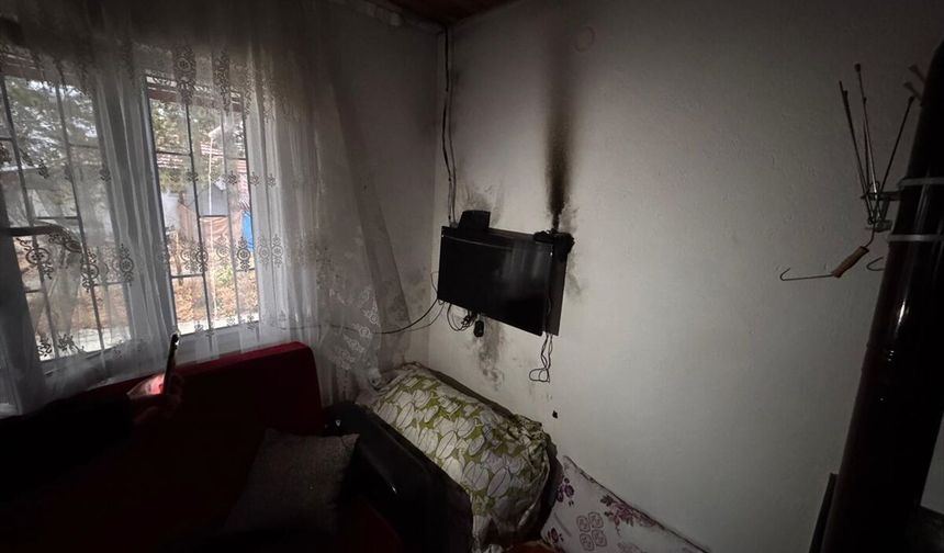 Bir eve yıldırım düştü