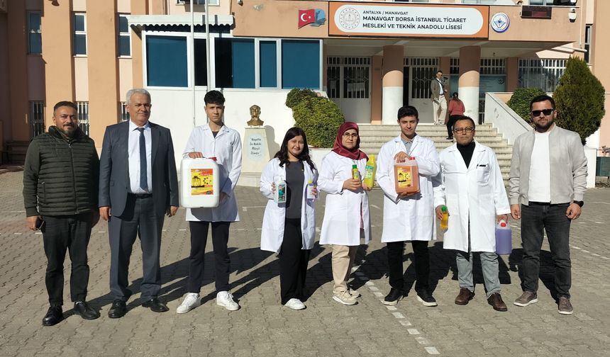 Meslek lisesi öğrencileri temizlik ürünleri üreterek ekonomiye katkı sağlıyor