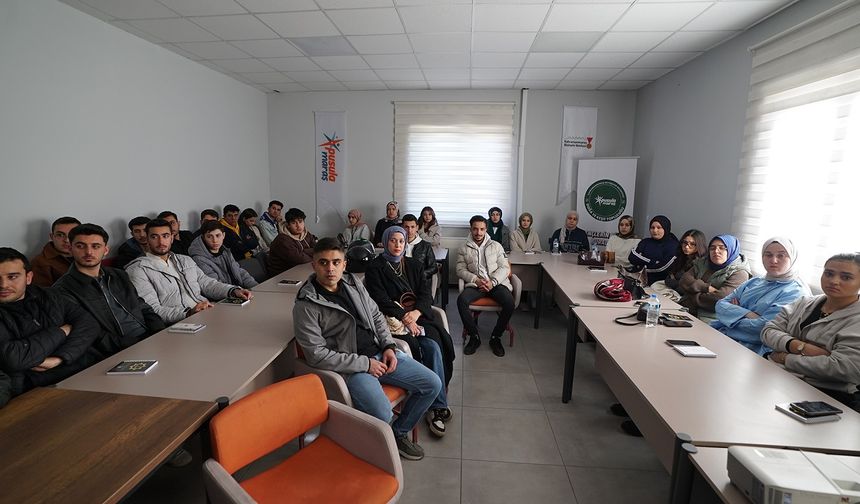 Bilinçli Gençlik İçin Örnek Buluşma; Pusula Maraş’tan Farkındalık Semineri