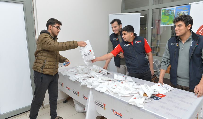 Büyükşehir’den Regaip Kandili’nde Üniversiteli Gençlere Anlamlı İkram