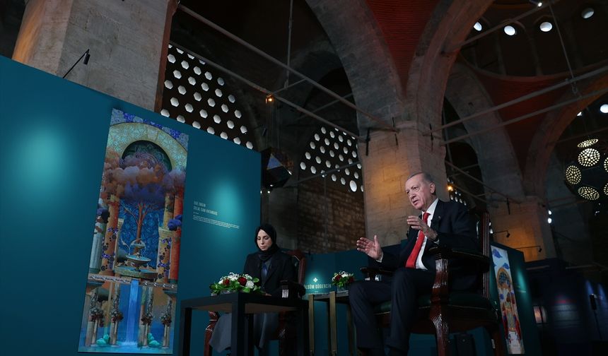 Cumhurbaşkanı Erdoğan, Hane İslam Eserleri Sergisi'nde sanatçı ve katılımcıların sorularını yanıtladı
