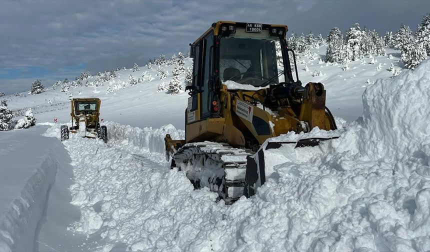 Kahramanmaraş'ta kar nedeniyle 87 mahalleye ulaşım sağlanamıyor