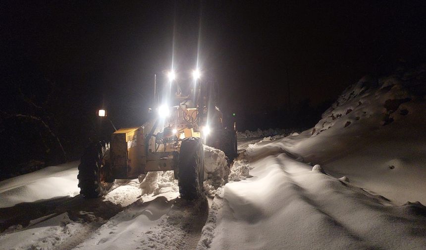 Kahramanmaraş'ta kar nedeniyle 12 kırsal mahalleye ulaşım sağlanamıyor